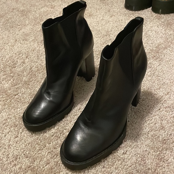 Saks Fifth Avenue Lug Sole Black Leather Ankle Boot Sz 10 - Picture 13 of 14